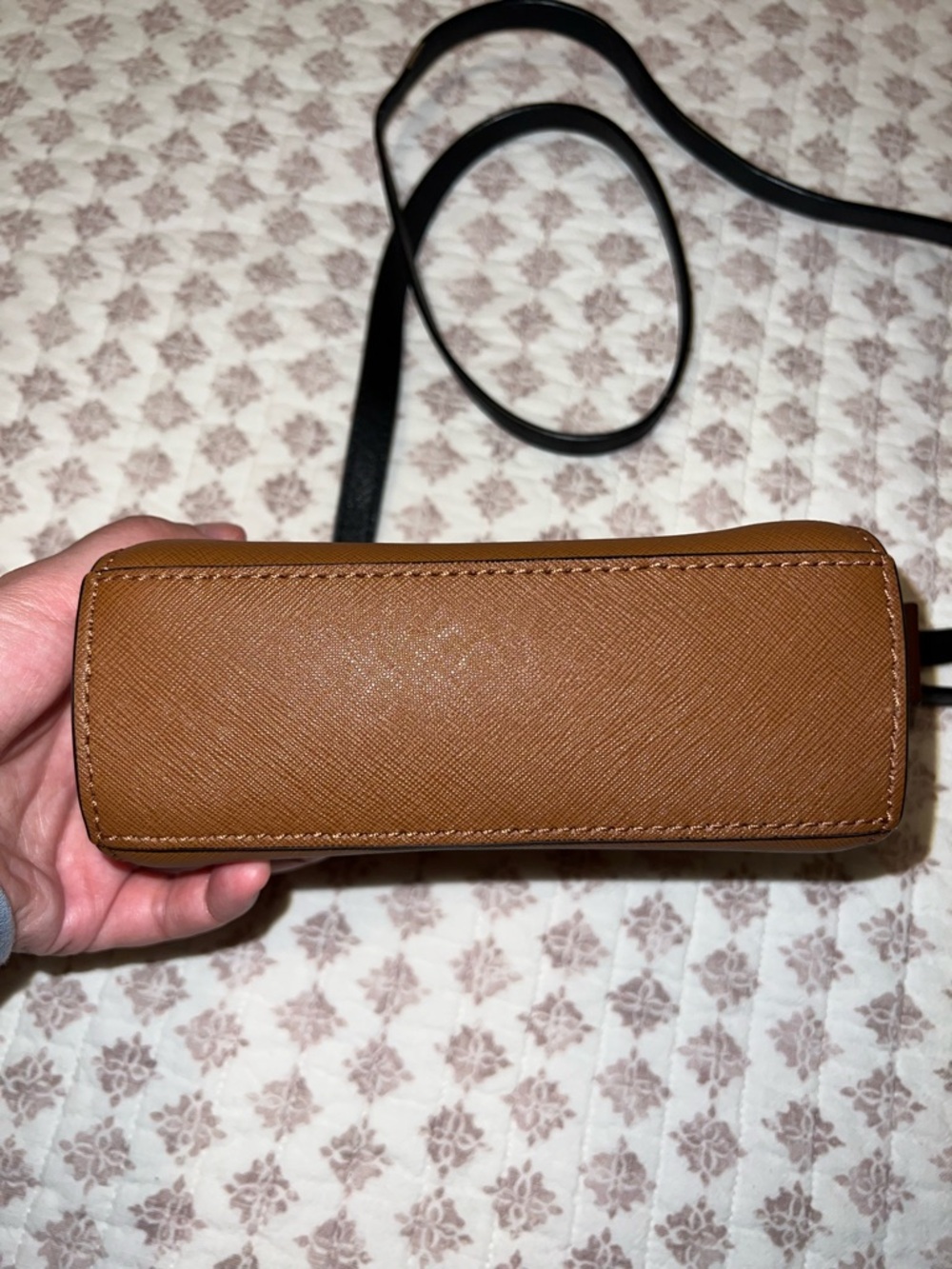 Michael Kors Tan and White Crossbody with Gold Hardware - Picture 4 of 4